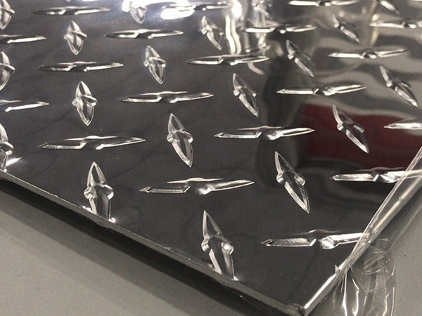 What is aluminium diamond plate?